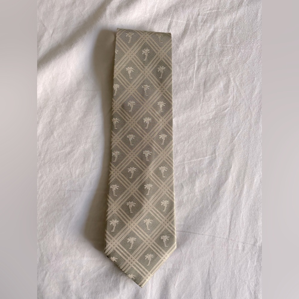 Tommy Bahama Off Island Silk Palm Tree Tie
PREOWNED/USED